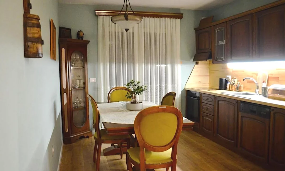 Shtepi me qera Apartament ne Tirane, 2+1, Mobilimi E mobiluar, Pagesa 800  Euro.