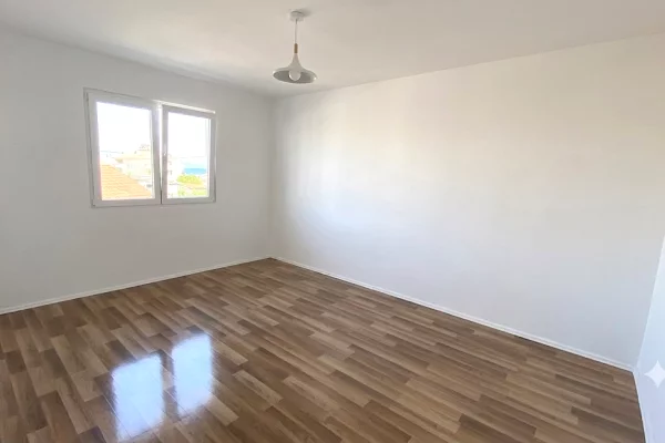 Shtepi me qera Apartament ne Tirane, 1+1, Mobilimi Pjeserisht e mobiluar, Pagesa 50,000  Leke.