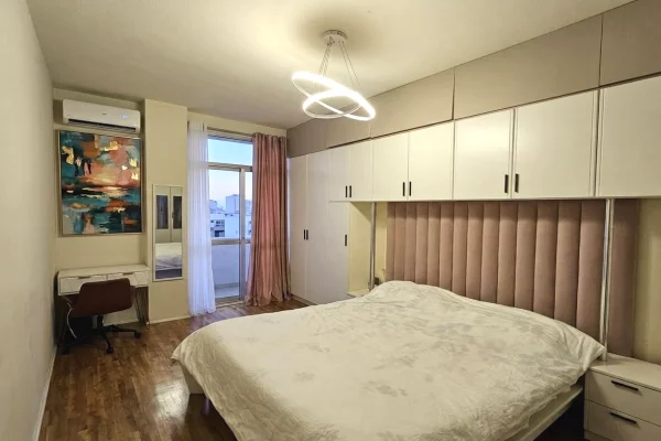 Shtepi me qera Apartament ne Tirane, 2+1, Mobilimi E mobiluar, Pagesa 95,000  Leke.