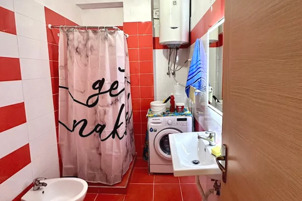 Shtepi me qera Apartament ne Tirane, 1+1, Mobilimi E mobiluar, Pagesa 60,000  Leke.