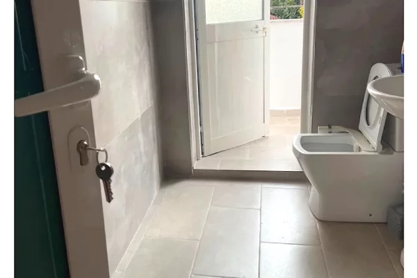 Shtepi me qera Apartament ne Tirane, 1+1, Mobilimi E mobiluar, Pagesa 65,000  Leke.