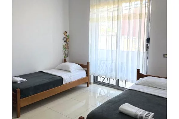 Shtepi me qera Apartament ne Tirane, 2+1, Mobilimi E mobiluar, Pagesa 700  Euro.