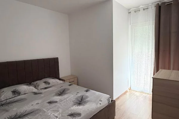 Shtepi me qera Apartament ne Tirane, 2+1, Mobilimi E mobiluar, Pagesa 75,000  Leke.