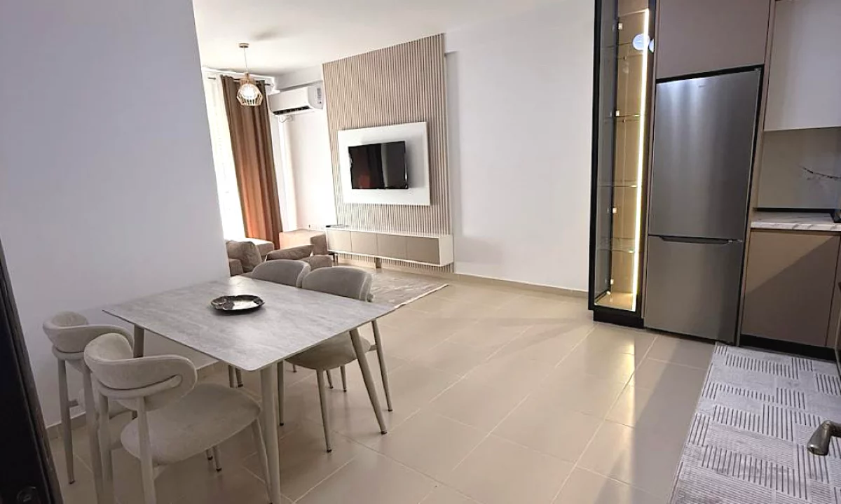 Shtepi me qera Apartament ne Tirane, 2+1, Mobilimi E mobiluar, Pagesa 75,000  Leke.