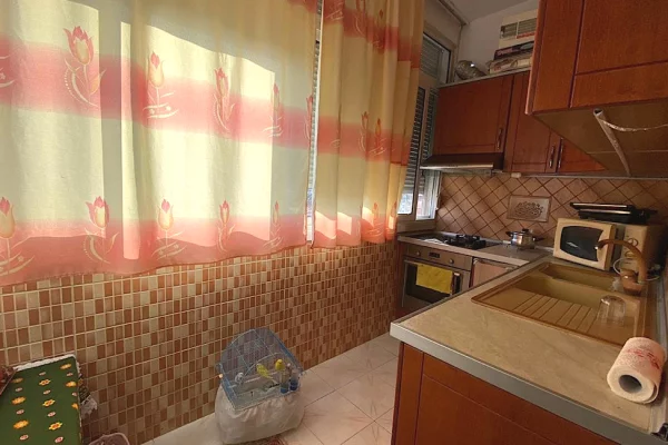 Shtepi me qera Apartament ne Tirane, 2+1, Mobilimi E mobiluar, Pagesa 55,000  Leke.