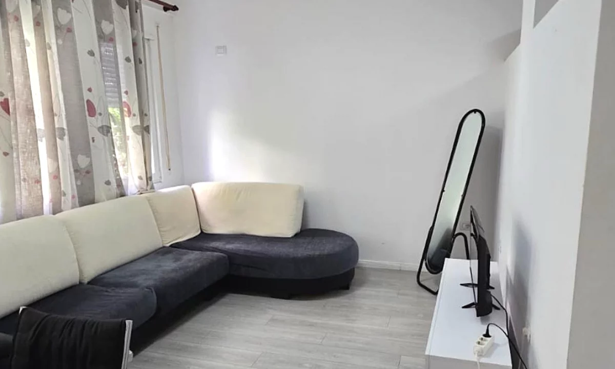 Shtepi me qera Apartament ne Tirane, 1+1, Mobilimi E mobiluar, Pagesa 55,000  Leke.