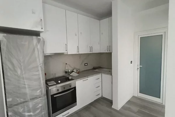 Shtepi me qera Shtepi Private ne Tirane, 1+1, Mobilimi E mobiluar, Pagesa 45,000  Leke.