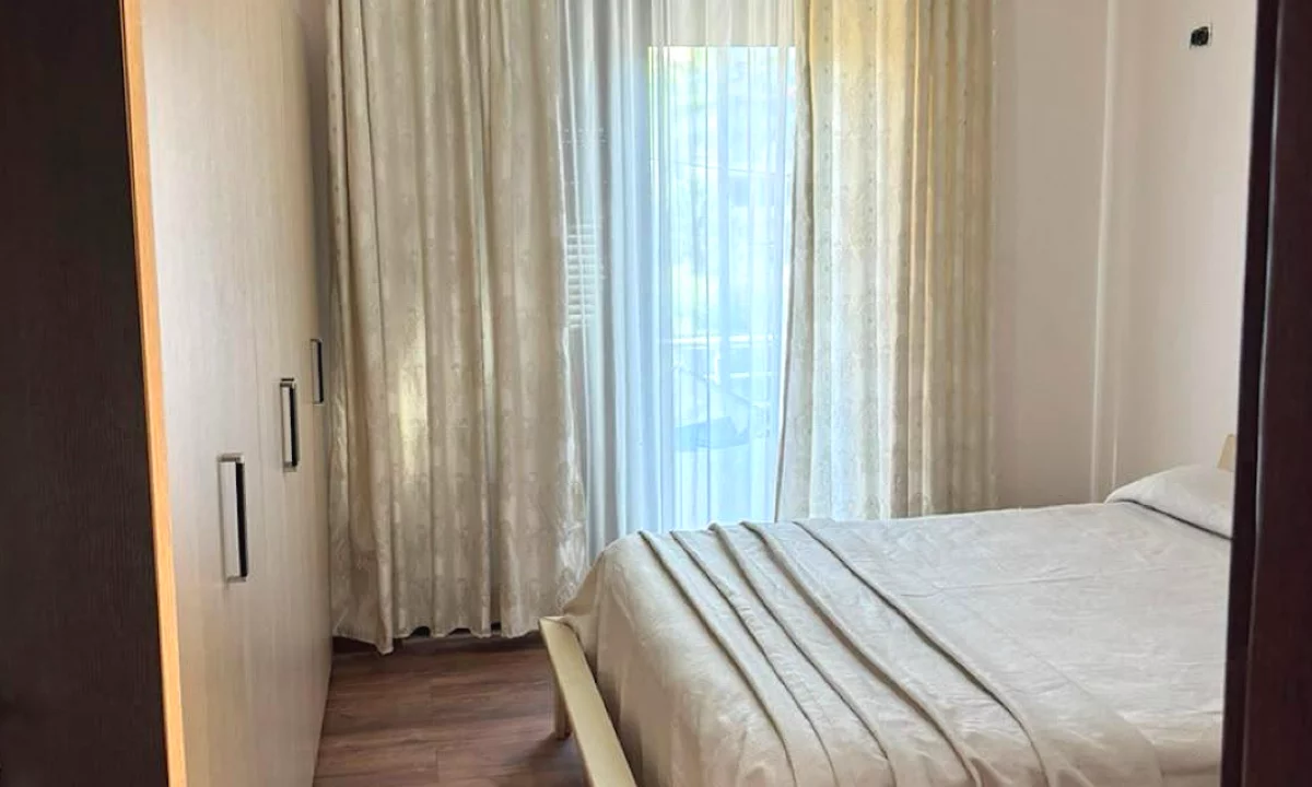 Shtepi me qera Apartament ne Tirane, 1+1, Mobilimi E mobiluar, Pagesa 55,000  Leke.