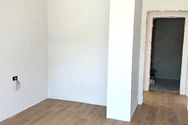 Zyre 2+1 me Qera Komuna Parisit (ID RZ030) Tirane
