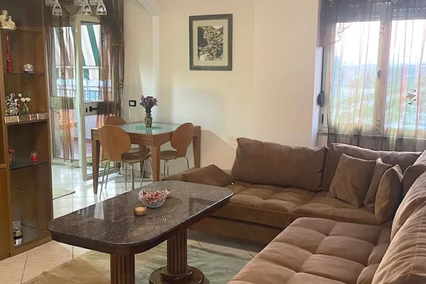 Shtepi me qera 2+1 ne Tirane - 75,000 Leke