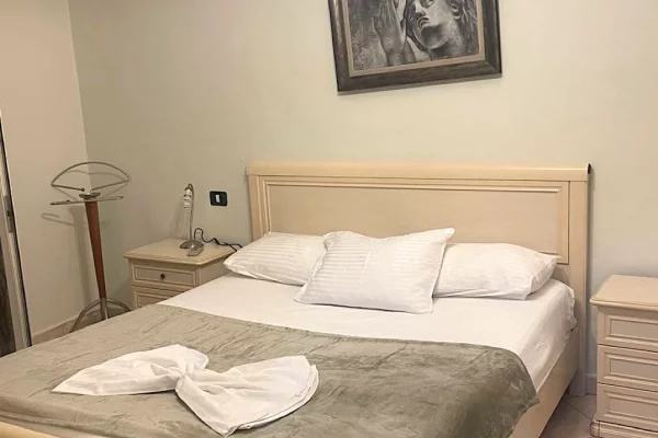 Shtepi me qera Apartament ne Tirane, 2+1, Mobilimi E mobiluar, Pagesa 75,000  Leke.