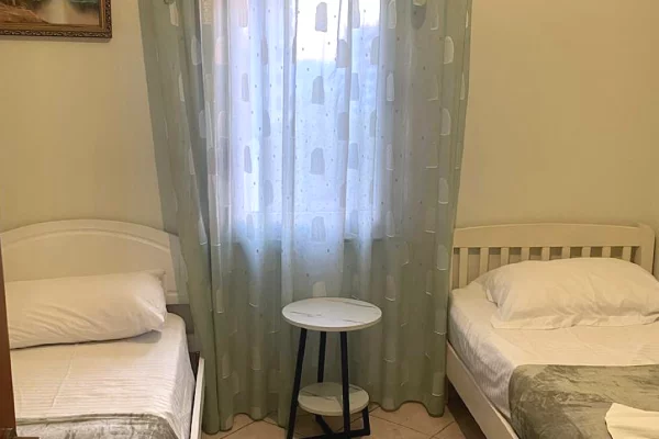 Shtepi me qera Apartament ne Tirane, 2+1, Mobilimi E mobiluar, Pagesa 75,000  Leke.