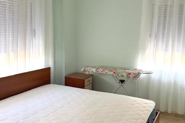 Shtepi me qera Apartament ne Tirane, 1+1, Mobilimi E mobiluar, Pagesa 55,000  Leke.