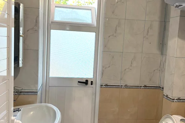 Shtepi me qera Apartament ne Tirane, 1+1, Mobilimi E mobiluar, Pagesa 55,000  Leke.