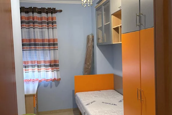Shtepi me qera Apartament ne Tirane, 1+1, Mobilimi E mobiluar, Pagesa 55,000  Leke.