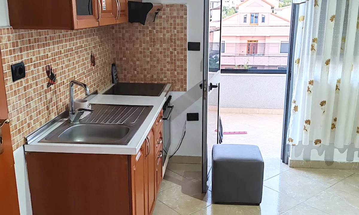 Shtepi me qera Shtepi Private ne Tirane, 1+1, Mobilimi E mobiluar, Pagesa 45,000  Leke.