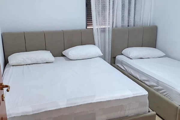 Shtepi me qera Shtepi Private ne Tirane, 1+1, Mobilimi E mobiluar, Pagesa 45,000  Leke.