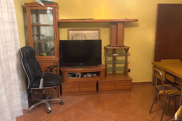 Shtepi me qera Apartament ne Tirane, 2+1, Mobilimi E mobiluar, Pagesa 50,000  Leke.