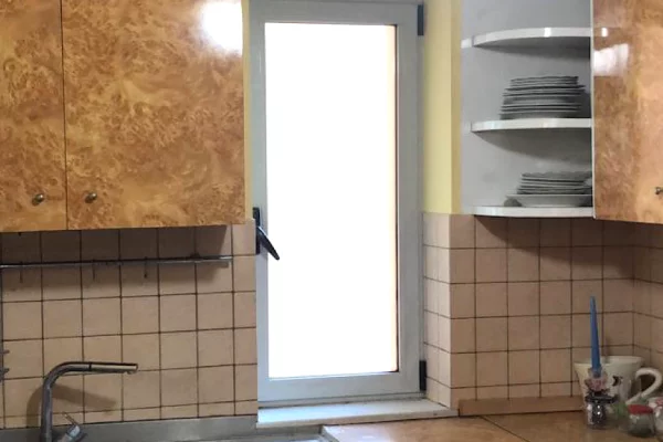 Shtepi me qera Apartament ne Tirane, 2+1, Mobilimi E mobiluar, Pagesa 50,000  Leke.