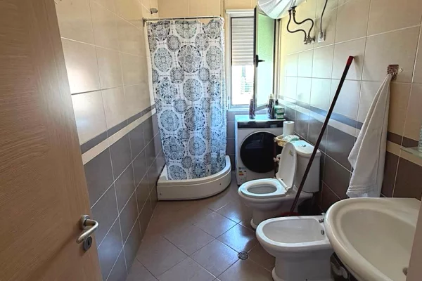 Shtepi me qera Apartament ne Tirane, 1+1, Mobilimi E mobiluar, Pagesa 50,000  Leke.
