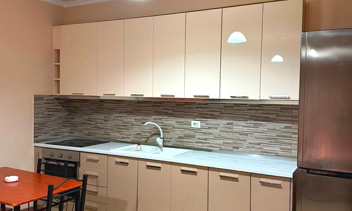 Shtepi me qera Apartament ne Tirane, 1+1, Mobilimi E mobiluar, Pagesa 50,000  Leke.