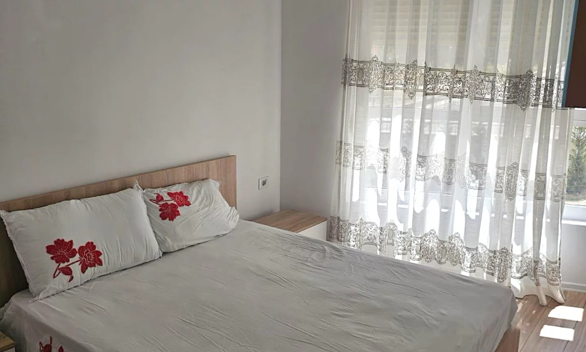 Shtepi me qera Apartament ne Tirane, 2+1, Mobilimi E mobiluar, Pagesa 55,000  Leke.