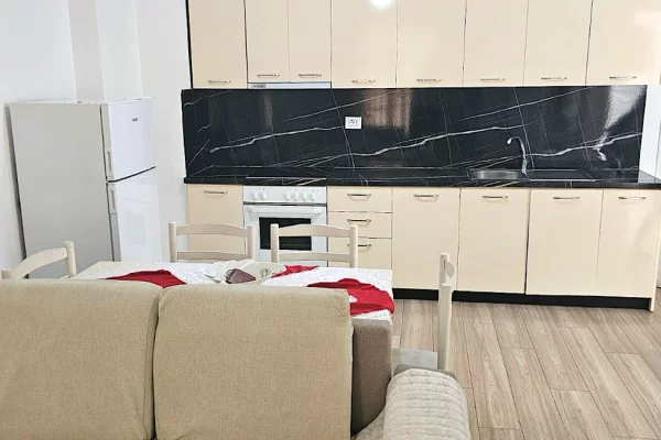 Shtepi me qera Apartament ne Tirane, 2+1, Mobilimi E mobiluar, Pagesa 55,000  Leke.