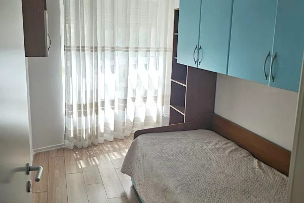 Shtepi me qera Apartament ne Tirane, 2+1, Mobilimi E mobiluar, Pagesa 55,000  Leke.