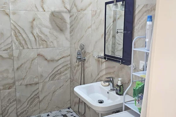 Shtepi me qera Apartament ne Tirane, 2+1, Mobilimi E mobiluar, Pagesa 55,000  Leke.