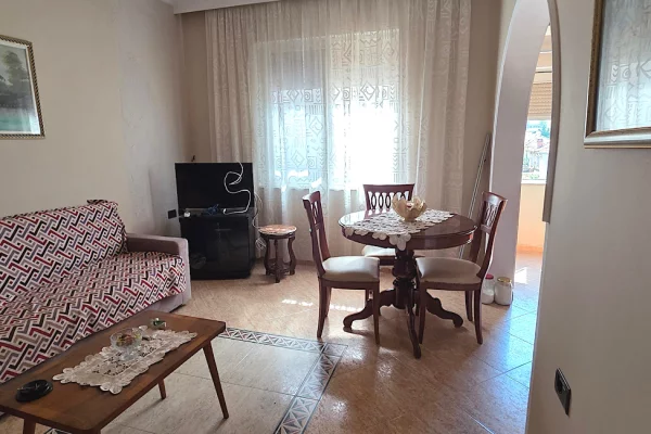Shtepi me qera 2+1 ne Tirane - 60,000 Leke