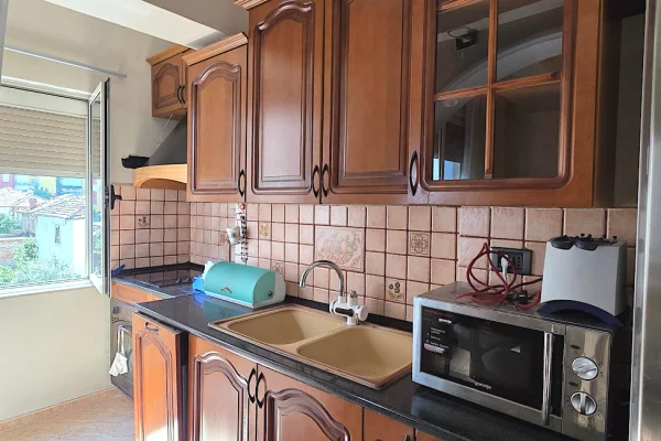 Shtepi me qera Apartament ne Tirane, 2+1, Mobilimi E mobiluar, Pagesa 60,000  Leke.