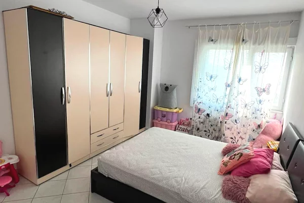 Shtepi me qera Apartament ne Tirane, 2+1, Mobilimi E mobiluar, Pagesa 65,000  Leke.