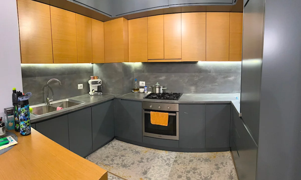 Shtepi me qera Apartament ne Tirane, 2+1, Mobilimi E mobiluar, Pagesa 85,000  Leke.