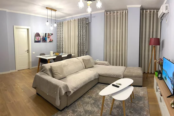 Shtepi me qera Apartament ne Tirane, 2+1, Mobilimi E mobiluar, Pagesa 85,000  Leke.