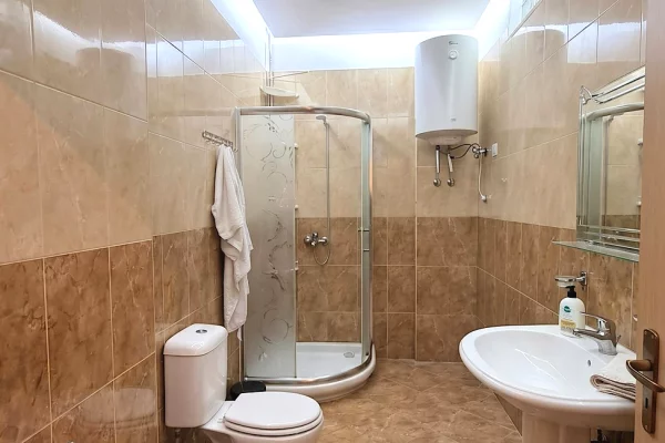 Shtepi me qera Apartament ne Tirane, 2+1, Mobilimi E mobiluar, Pagesa 49,000  Leke.
