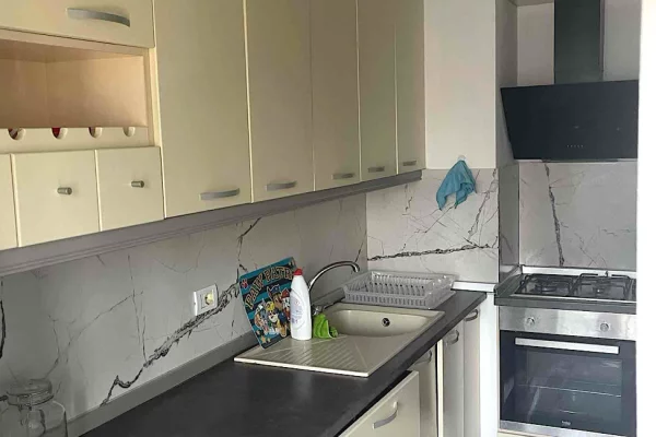 Shtepi me qera Apartament ne Tirane, 2+1, Mobilimi E mobiluar, Pagesa 50,000  Leke.