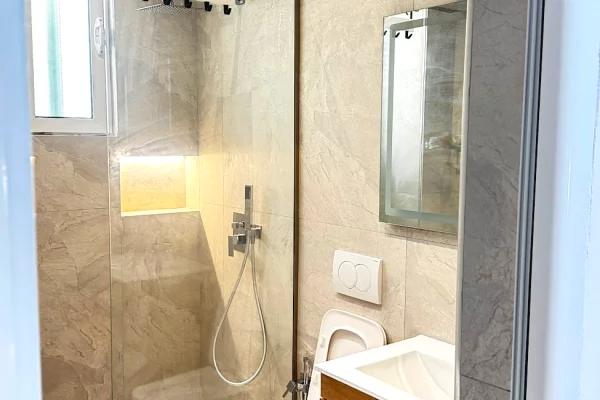 Shtepi me qera Apartament ne Tirane, 1+1, Mobilimi E mobiluar, Pagesa 50,000  Leke.