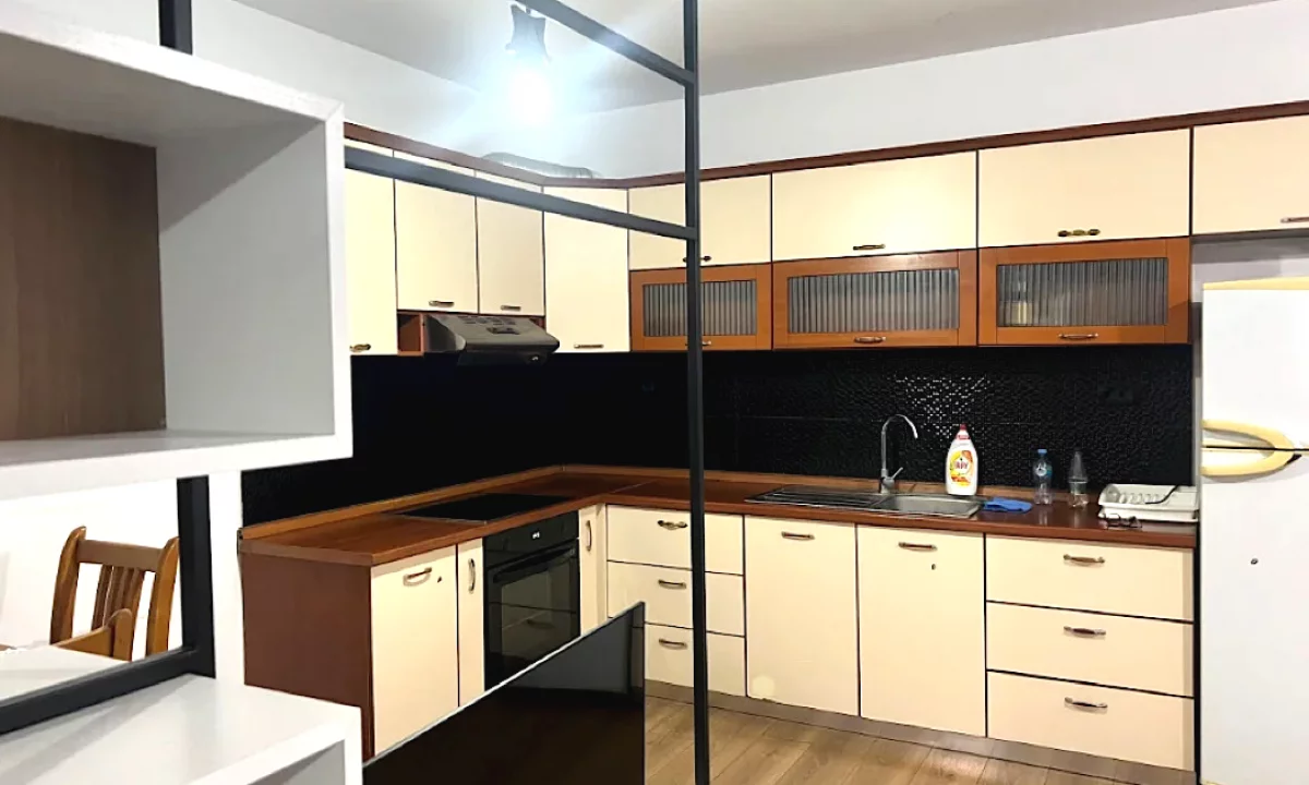 Shtepi me qera Apartament ne Tirane, 1+1, Mobilimi E mobiluar, Pagesa 60,000  Leke.