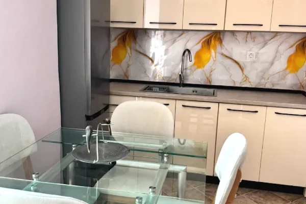 Shtepi me qera Apartament ne Tirane, 1+1, Mobilimi E mobiluar, Pagesa 45,000  Leke.