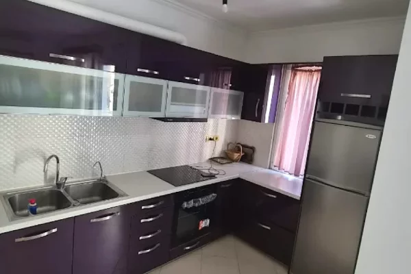 Shtepi me qera Apartament ne Tirane, 2+1, Mobilimi E mobiluar, Pagesa 50,000  Leke.