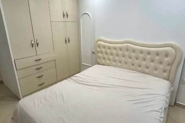 Shtepi me qera Apartament ne Tirane, 2+1, Mobilimi E mobiluar, Pagesa 50,000  Leke.