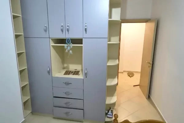 Shtepi me qera Apartament ne Tirane, 2+1, Mobilimi E mobiluar, Pagesa 50,000  Leke.