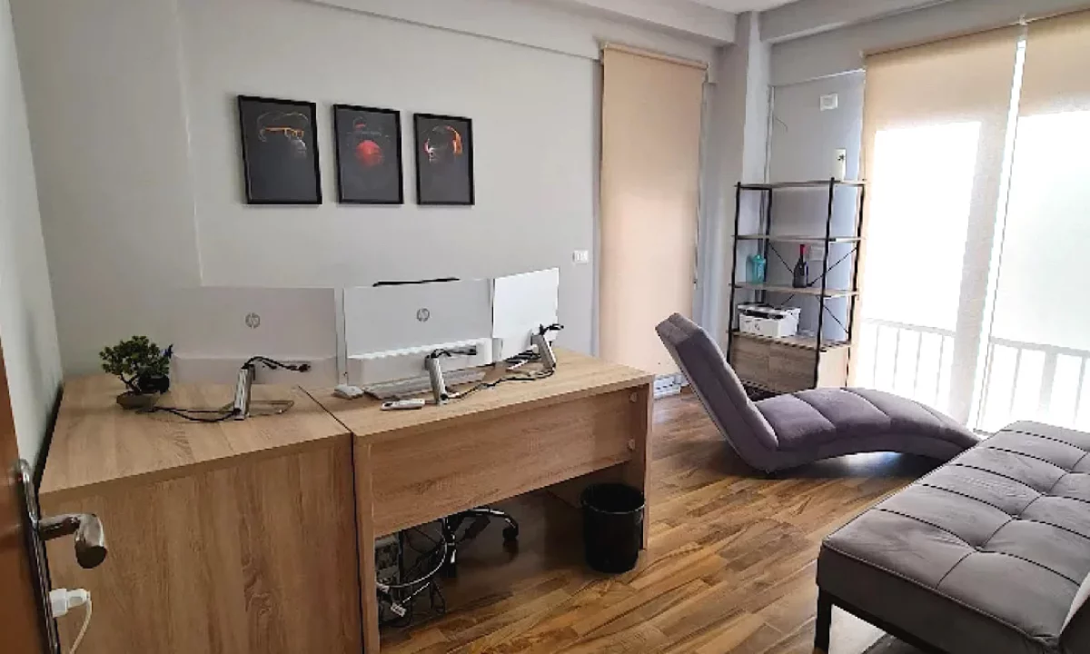 Zyre me Qera 4+1 21 Dhjetori  (ID RZ033) Tirane