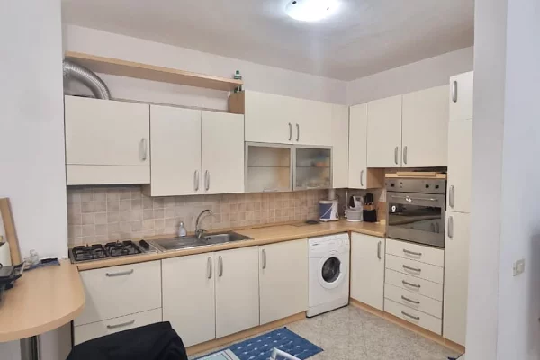 Shtepi me qera Apartament ne Tirane, 1+1, Mobilimi E mobiluar, Pagesa 65,000  Leke.