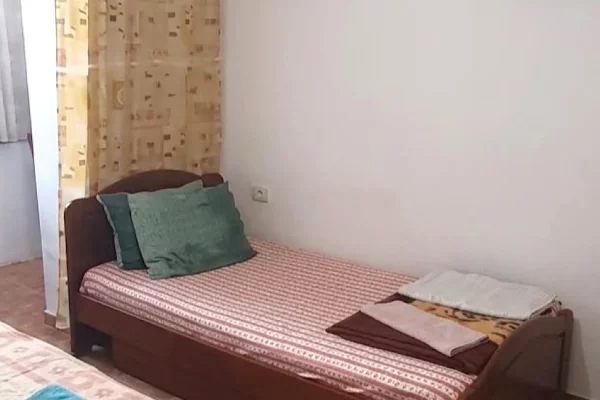 Shtepi me qera Apartament ne Tirane, 1+1, Mobilimi E mobiluar, Pagesa 45,000  Leke.