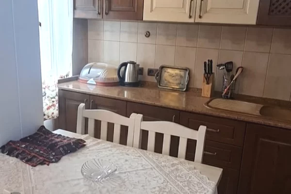 Shtepi me qera Apartament ne Tirane, 1+1, Mobilimi E mobiluar, Pagesa 55,000  Leke.