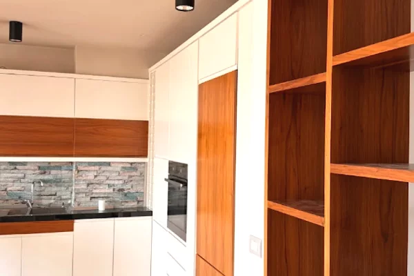 Shtepi me qera Shtepi Private ne Tirane, 3+1, Mobilimi E mobiluar, Pagesa 800  Euro.