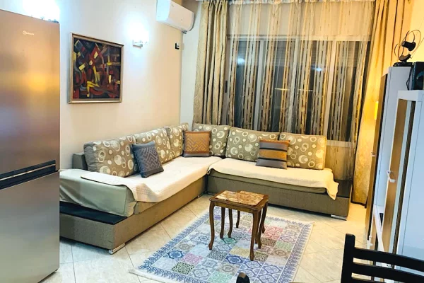 Shtepi me qera Apartament ne Tirane, 1+1, Mobilimi E mobiluar, Pagesa 60,000  Leke.