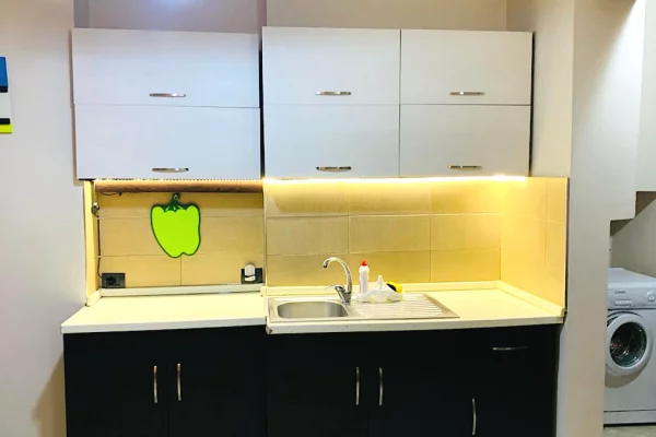Shtepi me qera Apartament ne Tirane, 1+1, Mobilimi E mobiluar, Pagesa 60,000  Leke.