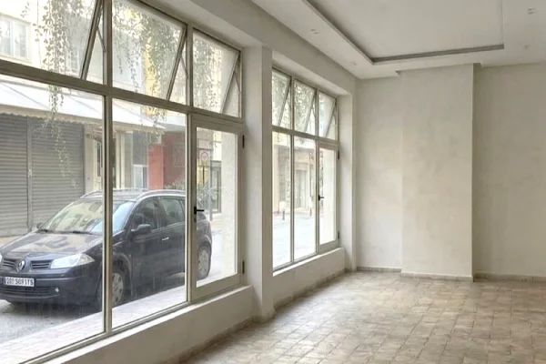 Ambient biznesi me qera 1+1 ne Tirane - 75,000 Leke